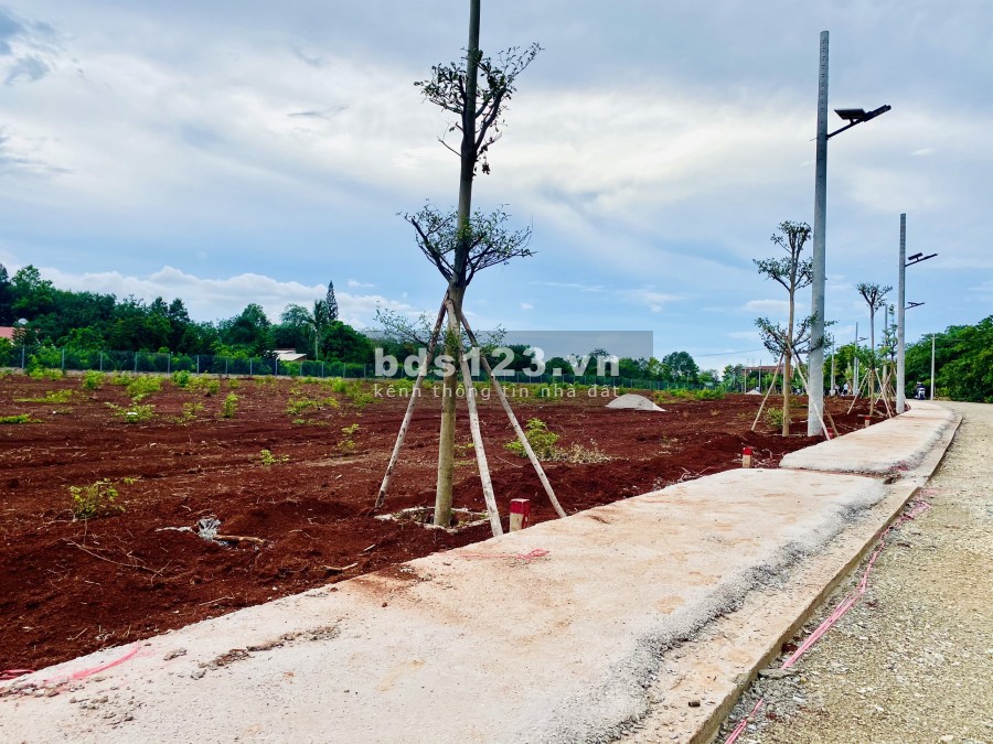 Cần bán lô đất gần vòng xoay Hắc Dịch, sổ hồng công chứng ngay. Lh 0393 760 544