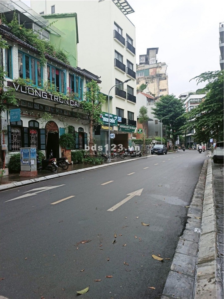 Bán nhà đường Nguyễn Tri Phương, P 8, Q 10, HXT 8m, chỉ 6 tỷ 2. LH: 0972010495
