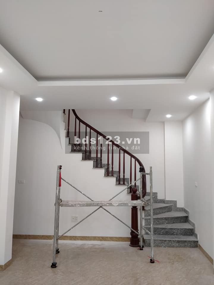 NHÀ SIÊU MỚI VUÔNG ĐẸP 41M2 5TẦNG GẦN PHỐ CHỈ 2.85 TỶ (có thương lượng)