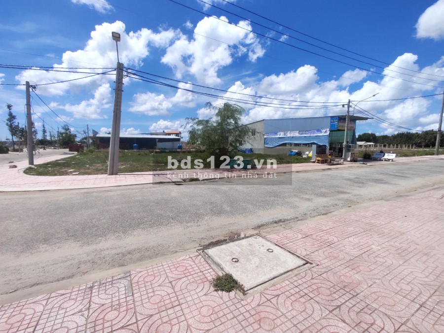 Đất nền mặt tiền chợ, giao thông thuận tiện, cơ sở hạ tầng hoàn thiện