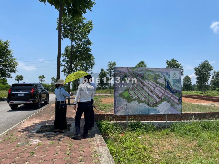Cần bán thửa đất 300m2 TĐC ĐH Quốc Gia, Mt:15m giá 18tr/m2