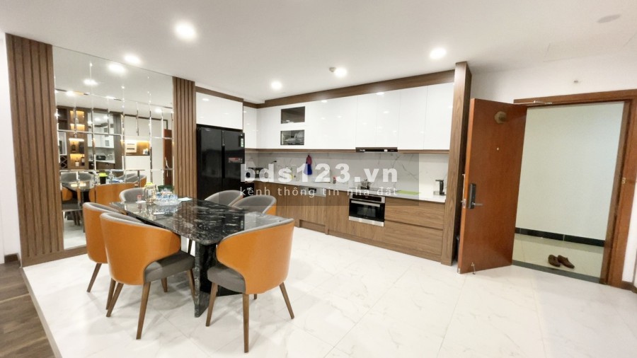 Chính chủ cần bán 4 pn, tầng 15 toàn Sapphire cc goldmark City. Dt 161m2