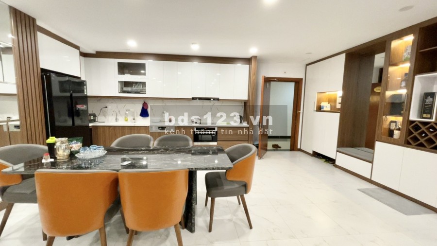 Chính chủ cần bán 4 pn, tầng 15 toàn Sapphire cc goldmark City. Dt 161m2