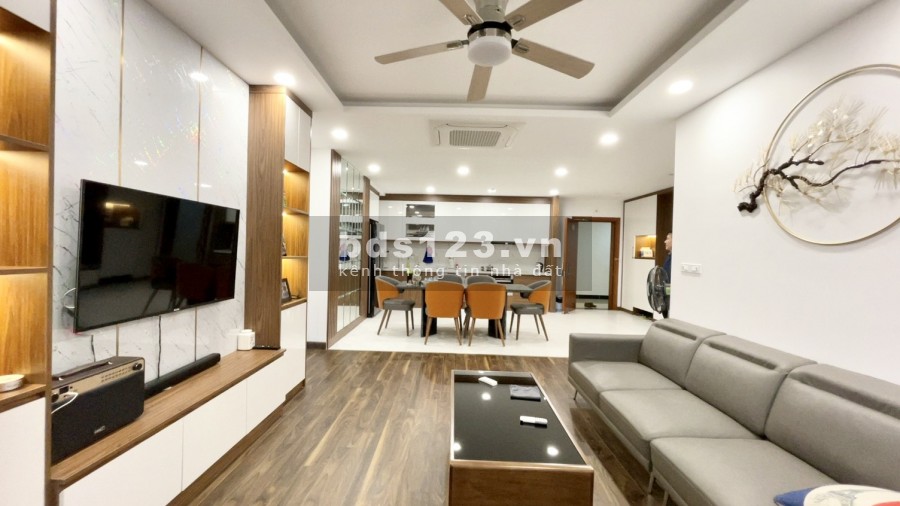 Chính chủ cần bán 4 pn, tầng 15 toàn Sapphire cc goldmark City. Dt 161m2