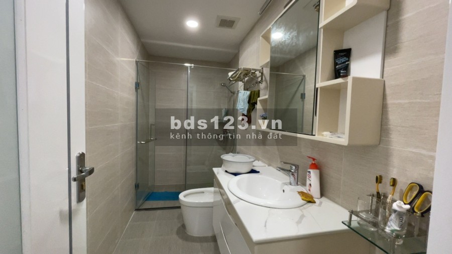 Chính chủ cần bán 4 pn, tầng 15 toàn Sapphire cc goldmark City. Dt 161m2