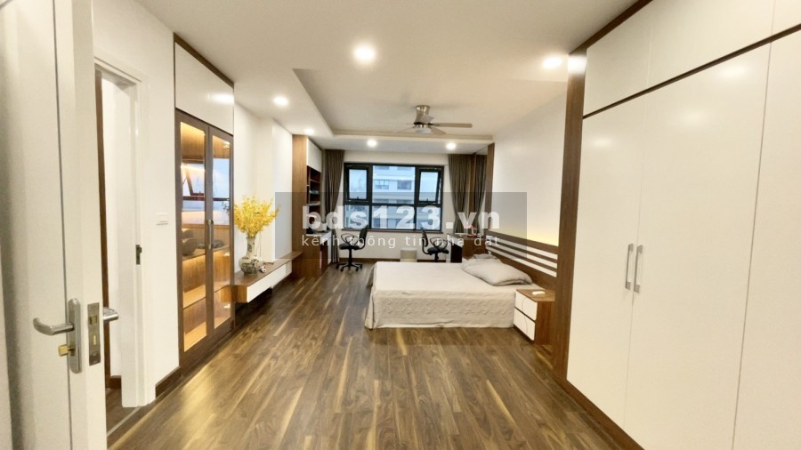 Chính chủ cần bán 4 pn, tầng 15 toàn Sapphire cc goldmark City. Dt 161m2