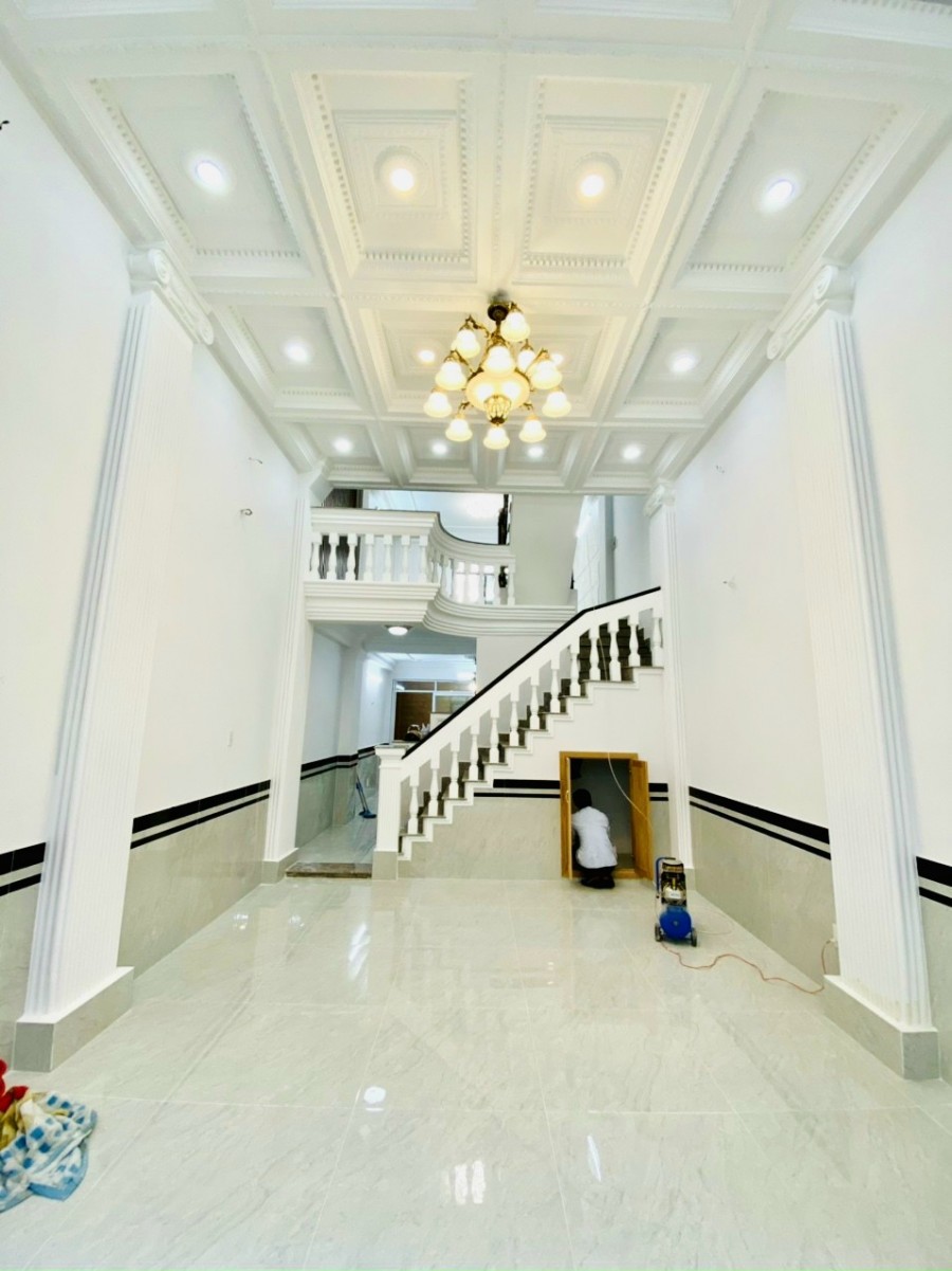 Bán nhà 1 trệt 2 lầu 1 lửng đẹp hẻm xe hơi đường số 11 p. Trường Thọ Giá tốt