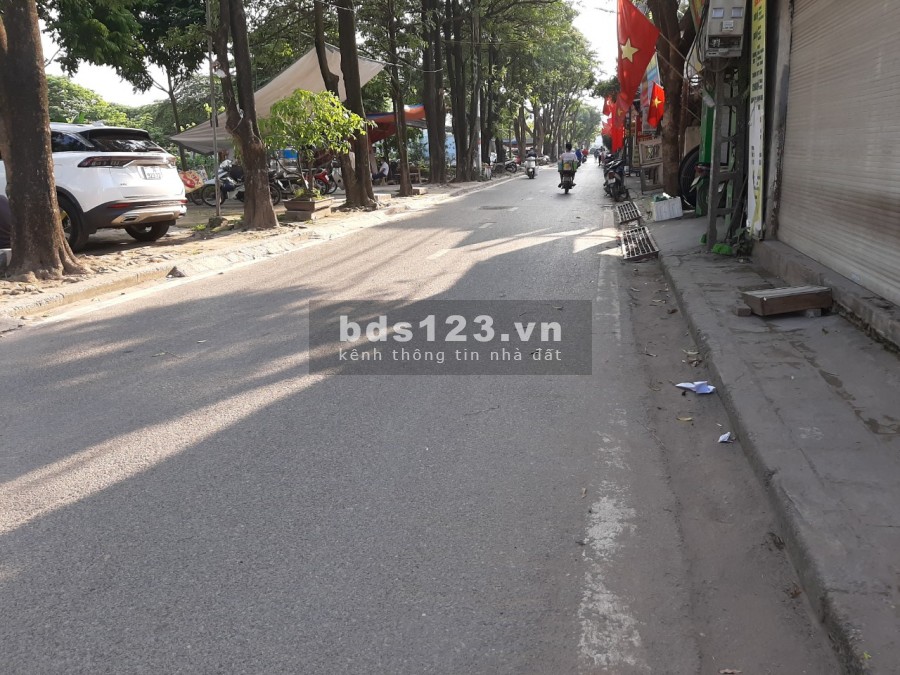 Bán đất tặng nhà 2 tầng tại Phú Diễn, 50m2, 2.7 tỷ