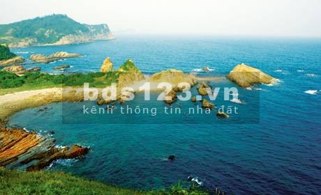 Đất Đảo ngọc Cô Tô, 100m ra đến biển, gần đường ra CÔ Tô Con