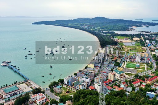 Đất Đảo ngọc Cô Tô, 100m ra đến biển, gần đường ra CÔ Tô Con