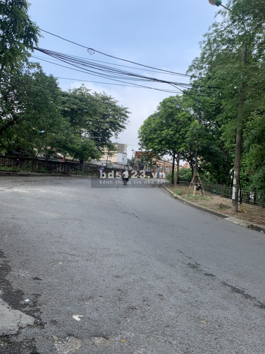 Bán nhà nguyên căn phố Ngọc Thuỵ 58M, Gara ô tô, giá bán 3.2 tỷ