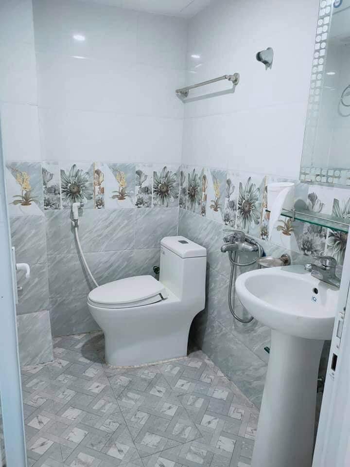 Bán nhà mặt ngõ Tân Mai thuộc vi tri đẹp nhất Tân Maii, kinh doanh sầm uất 2 ô tô tránh cách Hồ Đề Lừ 200m