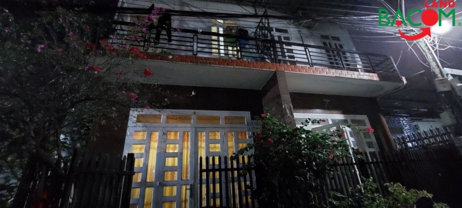 Nhà 1 trệt 1 lầu Tam hoà, ngay góc ngã tư 2 mặt tiền, đường 2 ô tô thông tứ phía DT: 84m2 Chỉ: 4tỷ