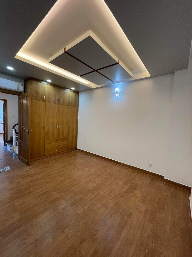 Bán nhà Âu Cơ 5x12 xe hơi vào nhà 4 tầng BTCT
