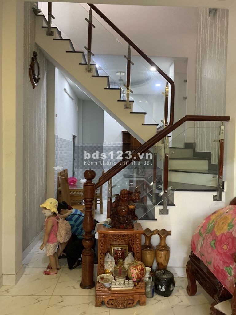 Nhà khu Tây Thạnh, 2 lầu, sân thượng, 3PN, giá 9TR