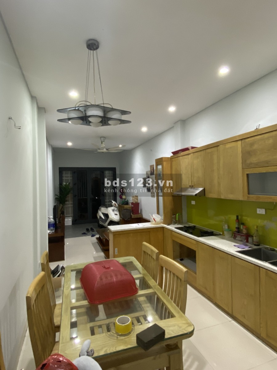 Cho thuê nhà phố Nguyễn Trãi 45m2 x 4 tầng 3 ngủ full đồ 10 triệu. Lh 0377983070