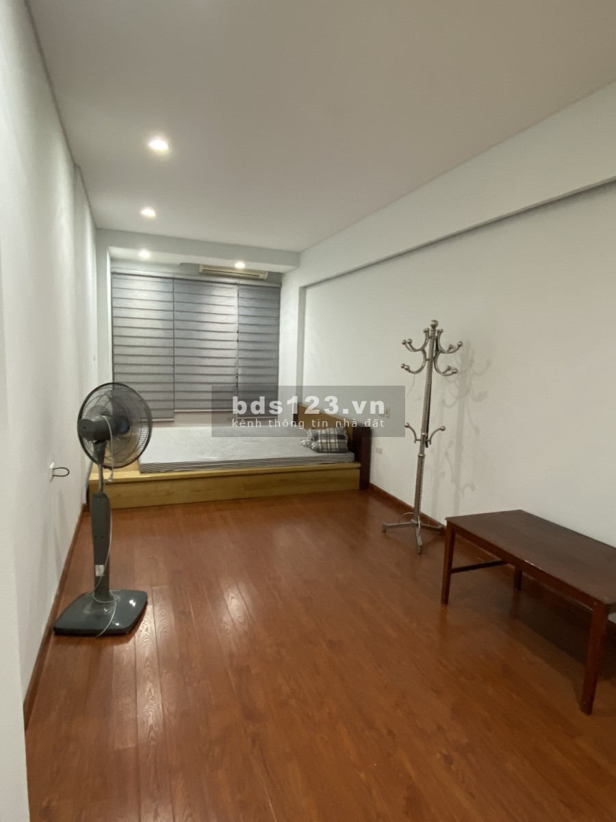 Cho thuê nhà phố Nguyễn Trãi 45m2 x 4 tầng 3 ngủ full đồ 10 triệu. Lh 0377983070