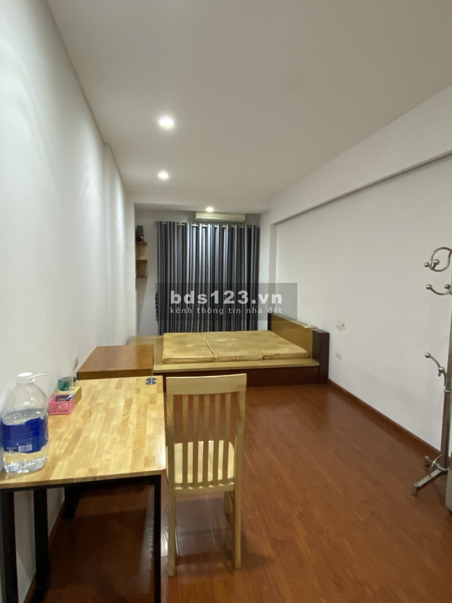 Cho thuê nhà phố Nguyễn Trãi 45m2 x 4 tầng 3 ngủ full đồ 10 triệu. Lh 0377983070