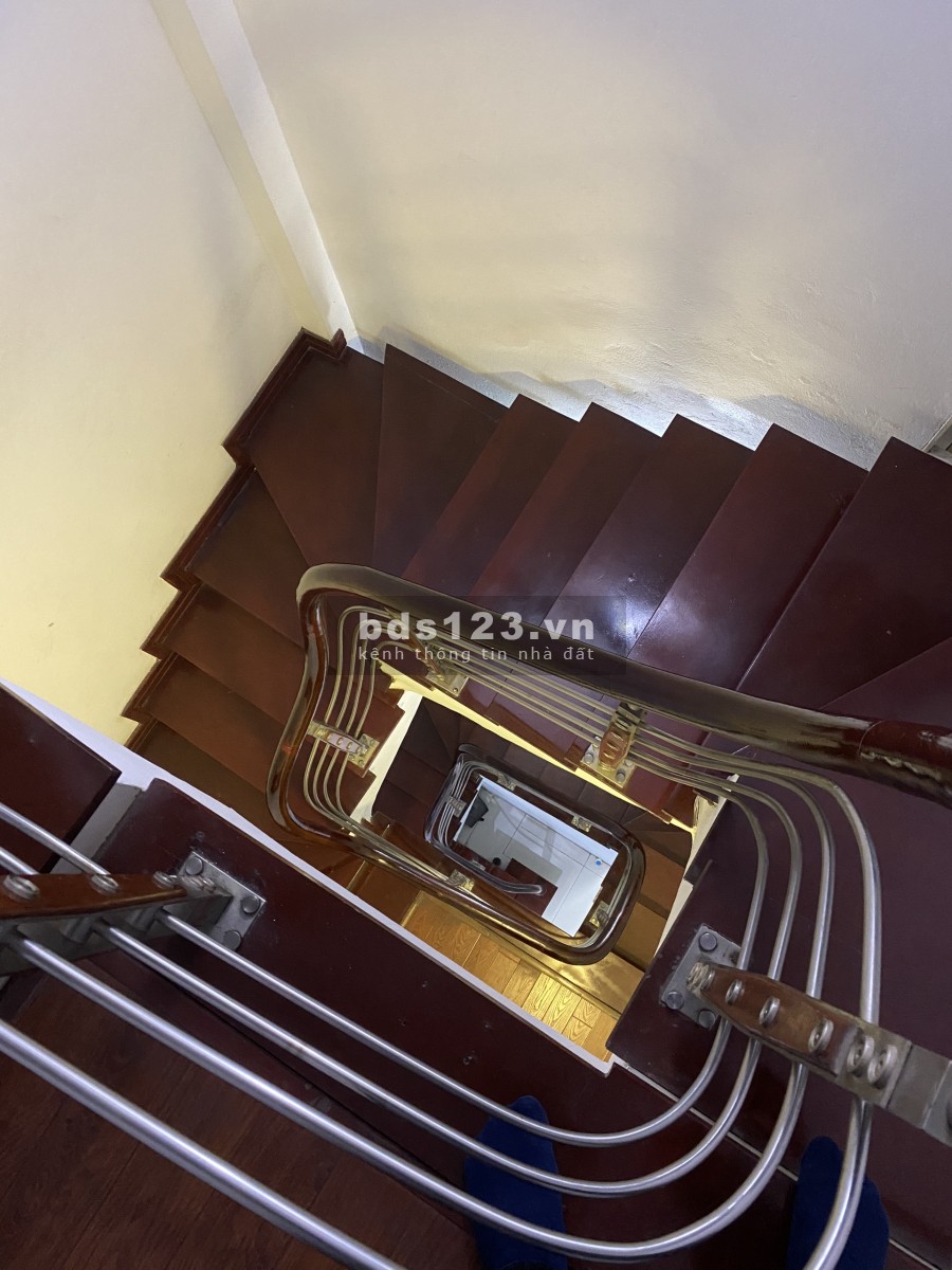 Cho thuê nhà phố Nguyễn Trãi 45m2 x 4 tầng 3 ngủ full đồ 10 triệu. Lh 0377983070