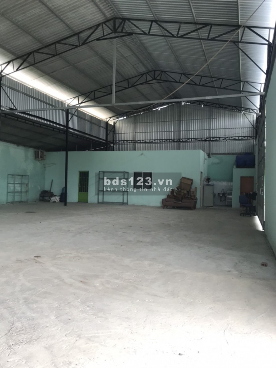 Cho thuê kho 1.000m2 giá 22tr Cách tỉnh lộ 825 tầm 100m xã Hòa Khánh Đông, Đức Hòa Long An. 0974480757