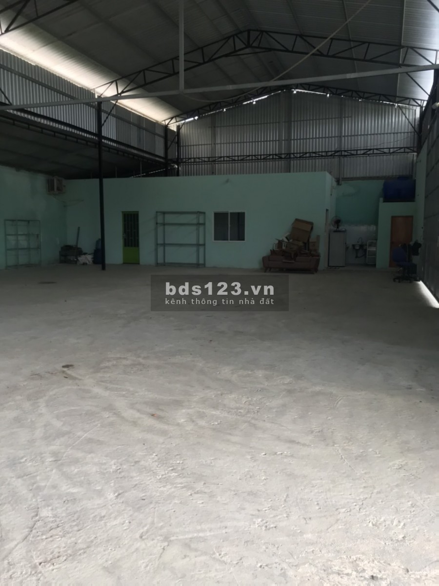 Cho thuê kho 1.000m2 giá 22tr Cách tỉnh lộ 825 tầm 100m xã Hòa Khánh Đông, Đức Hòa Long An. 0974480757