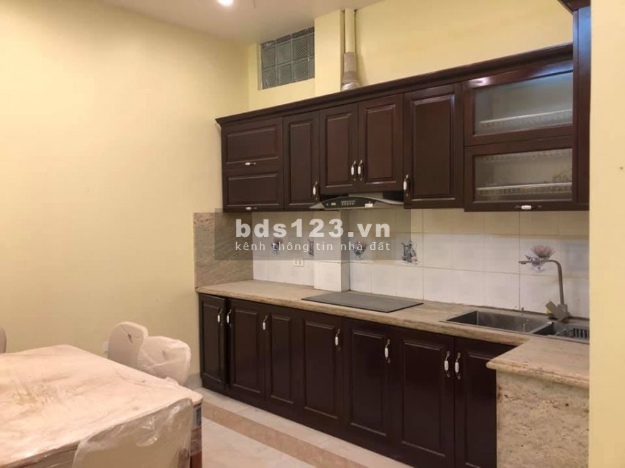 Nhỉnh 4 tỷ có ngay nhà đội cấn, gần ô tô, diện tích 66m, 5 tầng đúc kiên cố