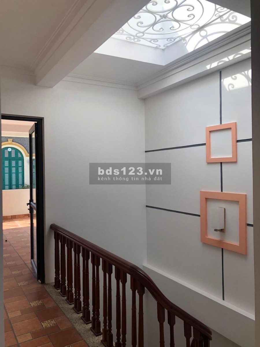 Nhà mới Cầu Giấy, kinh doanh tốt ô tô đỗ cửa, 5 tầng DT 52,3m2 x MT 3,8m, Giá 8,9 tỷ