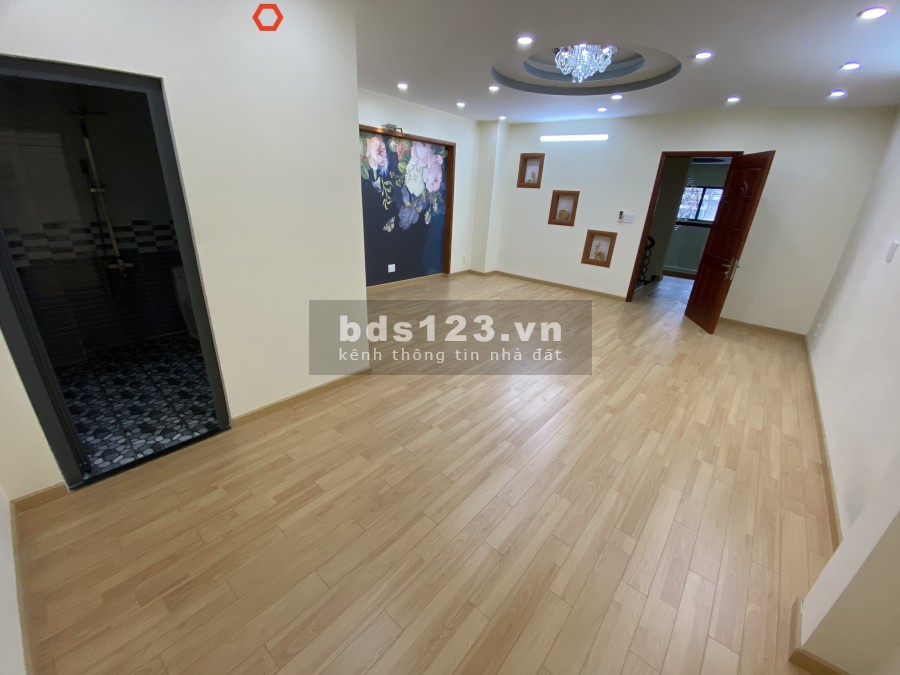 MT Nguyễn Văn Công 6.5 x 25, 1trệt, 3lầu, 5p, 5wc, Full ML.