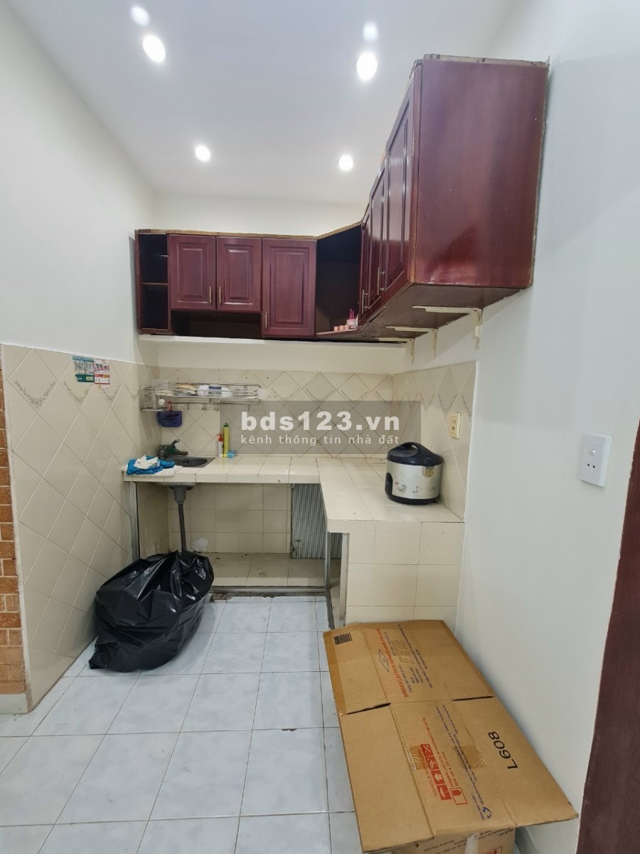 Cho thuê chung cư Bình Đăng 2 phòng ngủ lầu 1 thang bộ Quận 8