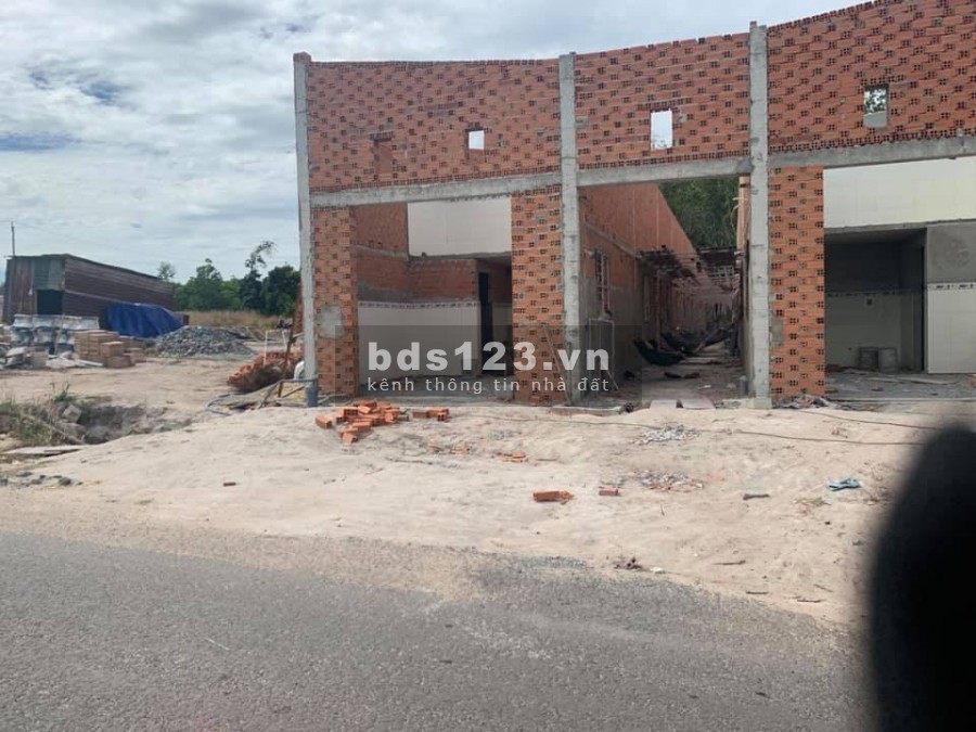 Chính chủ cần tiền bán gấp 320m2 đất thổ cư liền kề BECAMEX. Có Thổ Cư Sổ Hồng Riêng Gía chỉ 1ty