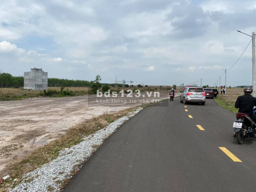 Chính chủ cần tiền bán gấp 320m2 đất thổ cư liền kề BECAMEX. Có Thổ Cư Sổ Hồng Riêng Gía chỉ 1ty