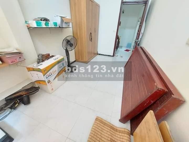 Bán nhà mặt phố Huỳnh Thúc Kháng 34m2, 3 tầng, 3.65 tỷ. Kinh doanh đỉnh , trước nhà oto tránh