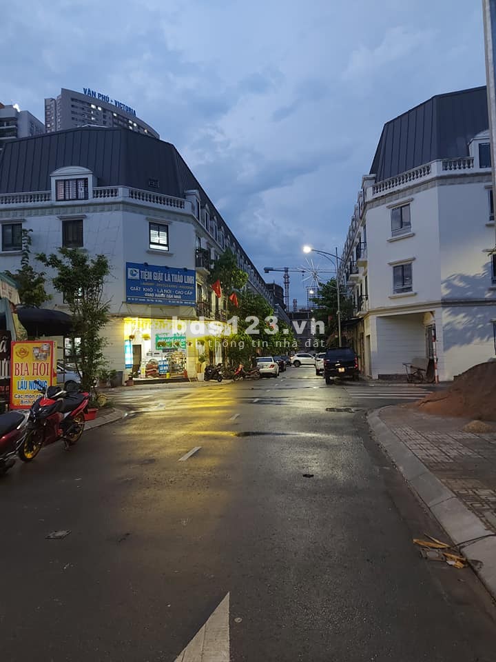 Bán nhà mặt phố Văn Phú Hà Đông, lô góc, 3 mặt đường, kinh doanh 129m2, 5 tầng, mt 20m, giá 16.5 tỷ