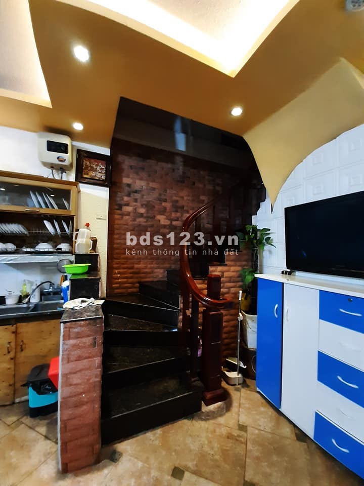 Bán nhà mặt ngõ Định Công, ô tô đỗ cửa, 40m2, 4 tầng đúc, giá 3 tỷ