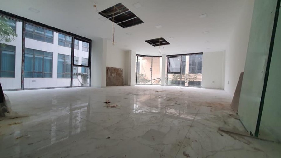 Bán Văn phòng Huỳnh Thúc Kháng 85m2 x 8 tầng, MT 10m, lô góc, 2 ô tô tránh, thuê 150tr/th.