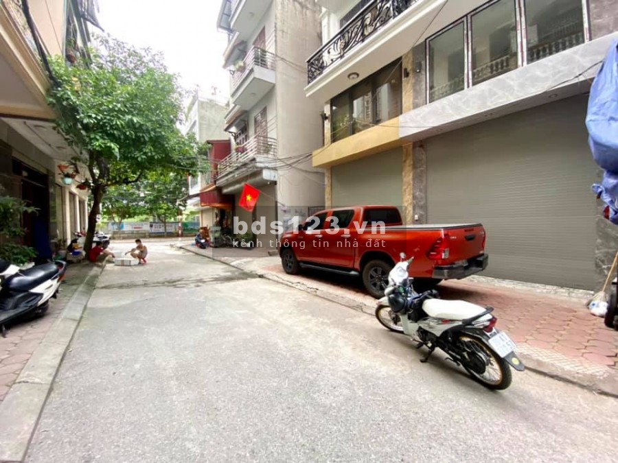 Cần tiền bán gấp nhà 6 tầng trên phố Nguyễn Văn Cừ