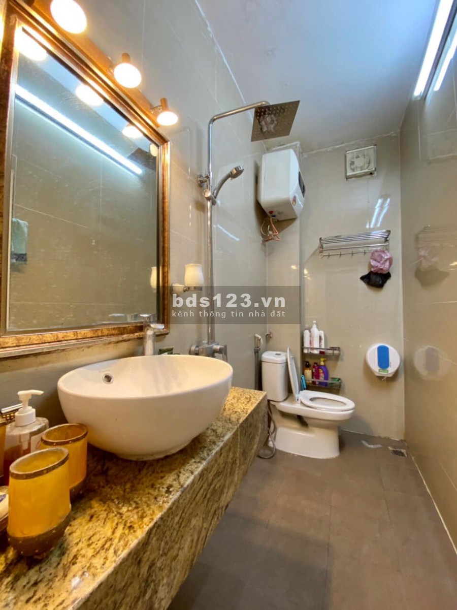 Bán nhà riêng ô tô vào nhà, Quận Cầu Giấy, 61m2, 7.5 tỷ