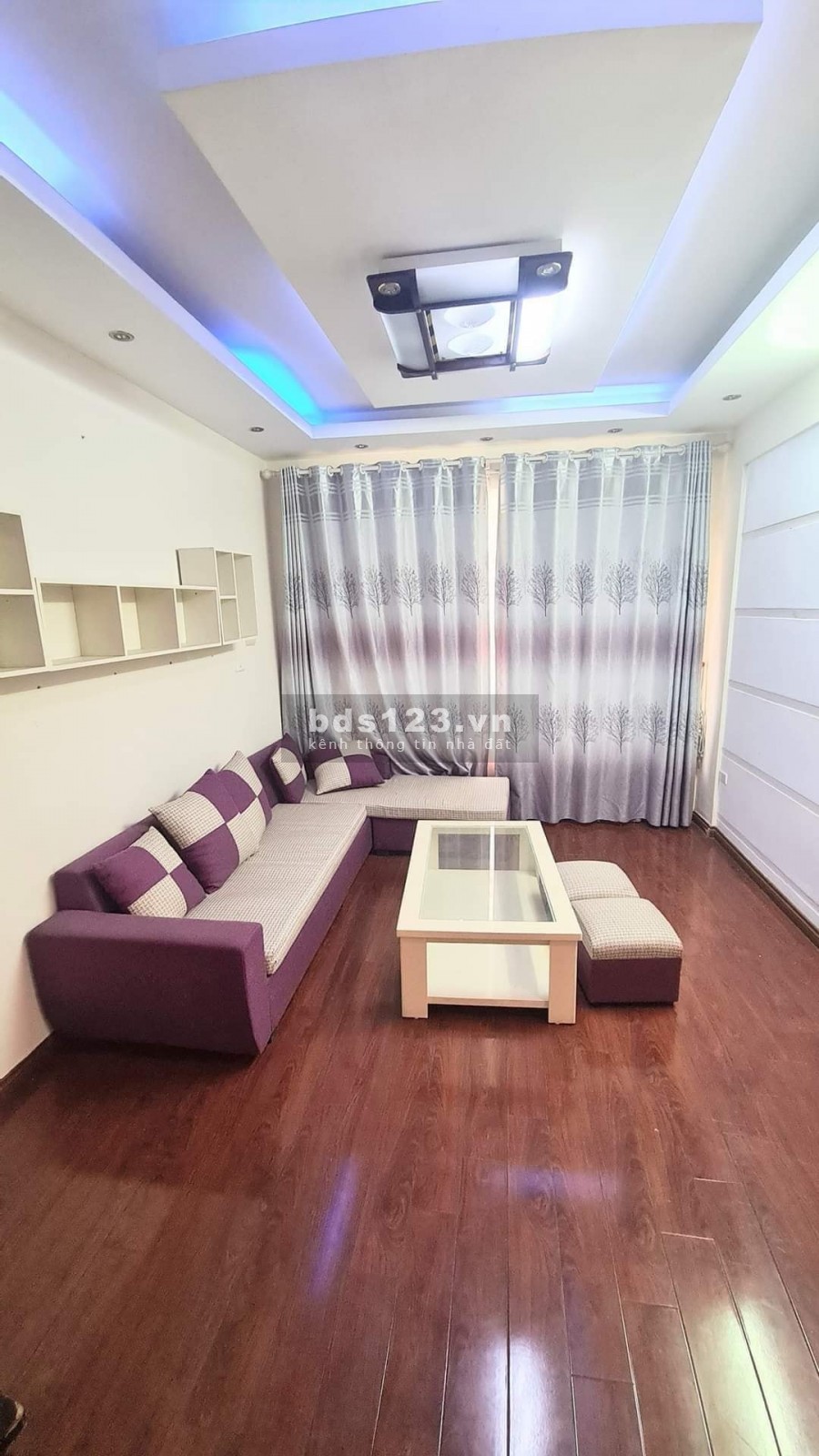 Nhà mặt ngõ oto thông, lô góc thoáng. Giá 3.6 tỷ.