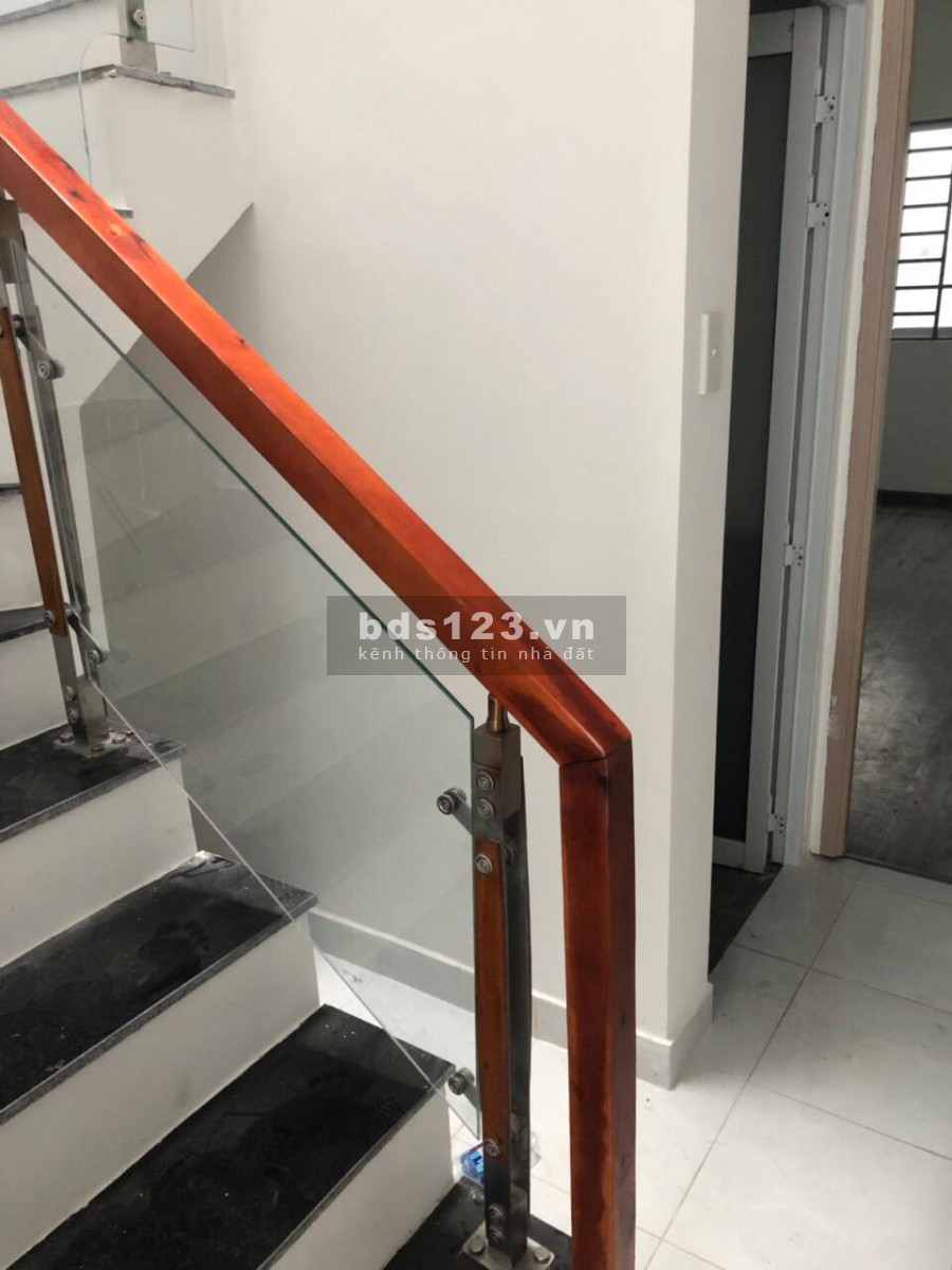 Gấp bán nhà Bành Văn Trân, Tân Bình giáp Q10, 42m2, Nở Hậu, Chỉ 3 tỷ 6
