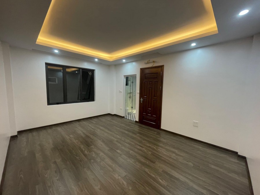 Hiếm ! Nhà phố Nguyễn Khang, Cầu Giấy, 34m2X5T, Vuông- Mới, Chỉ 4.2 Tỷ