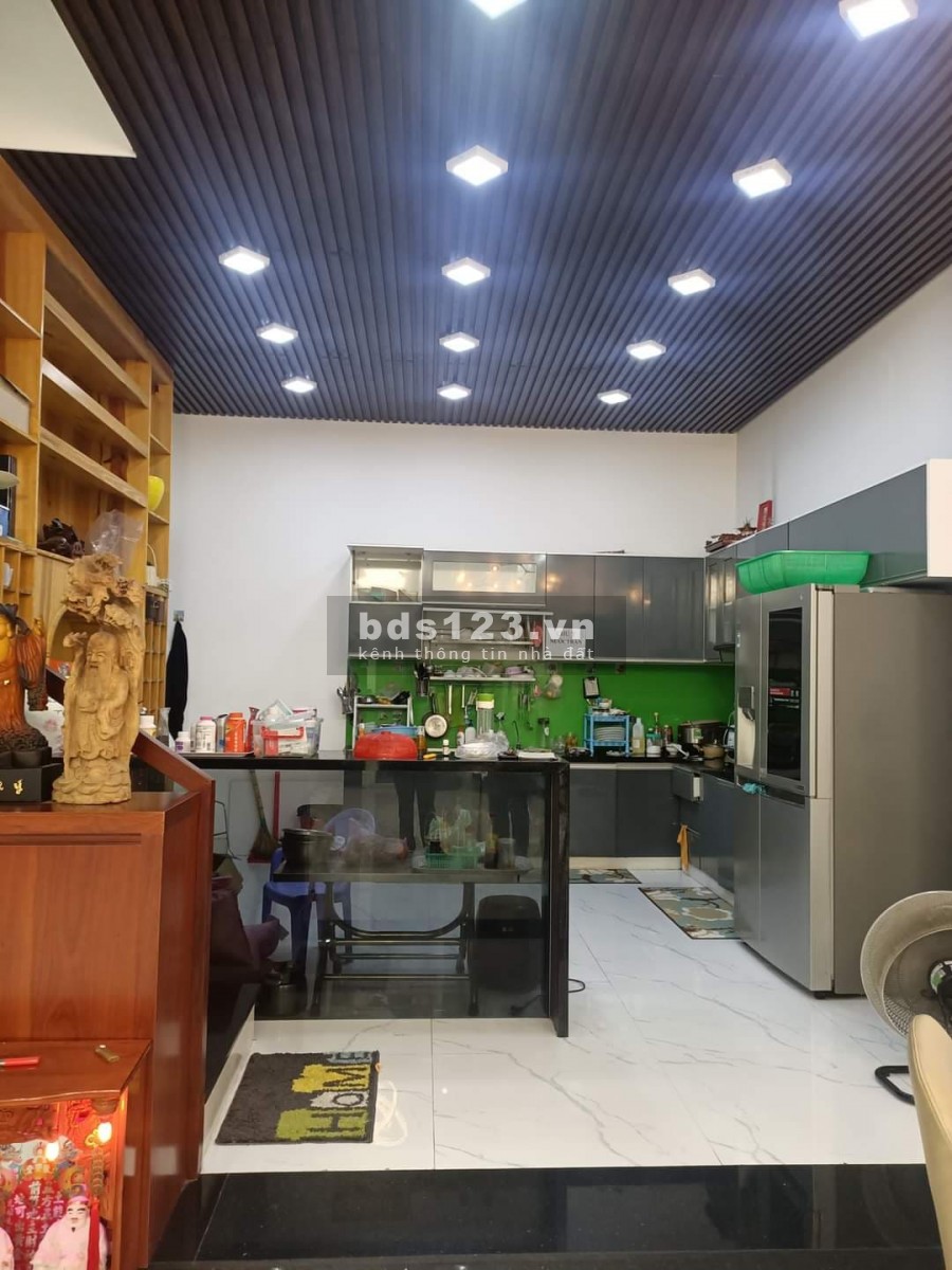 Bán nhà đường 3 tháng 2 , quận 10 .( 6 X 13 ) 1trệt 2 lầu , nở hậu tài lộc 6.3m. Hẻm trước nhà 4m