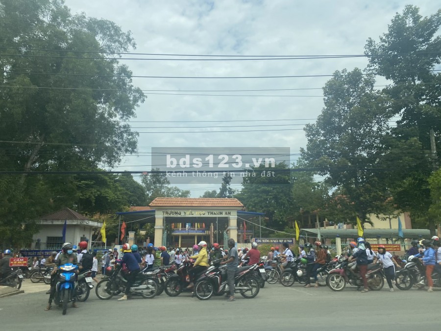 Cần vốn bán 4 lô góc 2 mt nhựa ngay chợ, gần KCN, khu đô thị mới Bình Dương