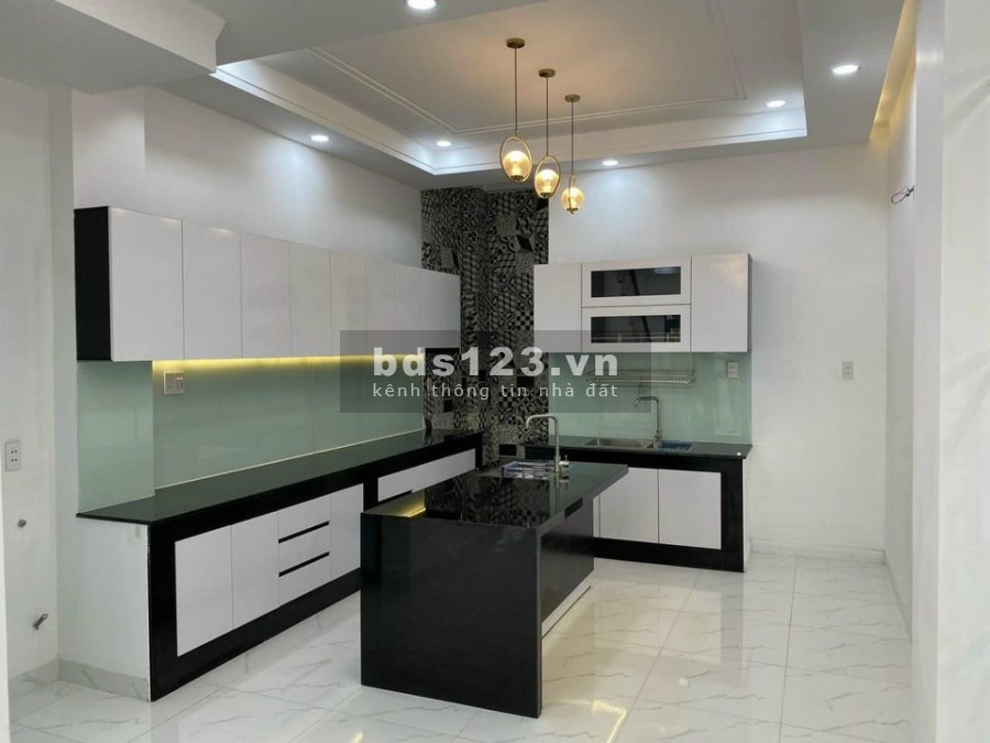 Gấp Nhà Hẻm 4 Tầng DT 27m2 Trung Tâm Trần Phú P9 Q5 Giá 2.9 Tỷ.