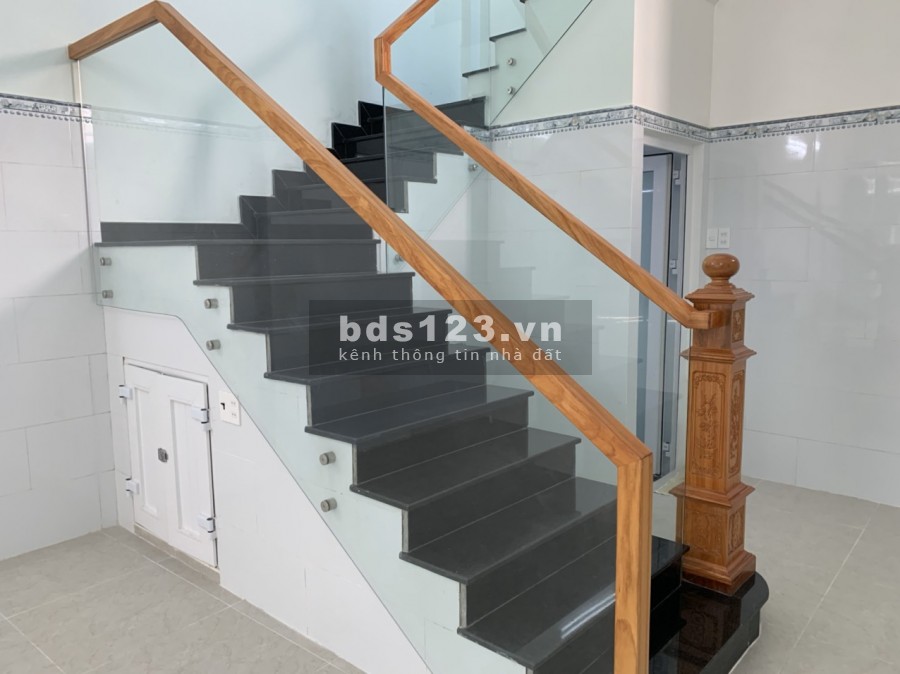 Bán rẻ căn nhà đẹp 2 lầu đúc (4.3x12) mặt tiền Gia Phú Q.6