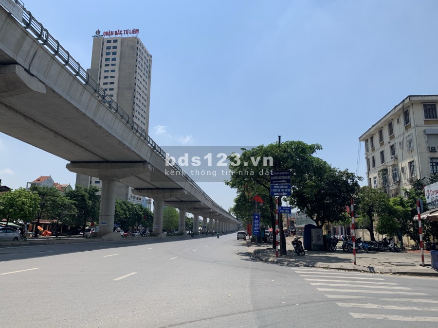 Bán nhà, 2 mặt phố, vỉa hè kinh doanh, ô tô đỗ cửa, Phú Diễn, 40m2, giá hơn 4 tỷ