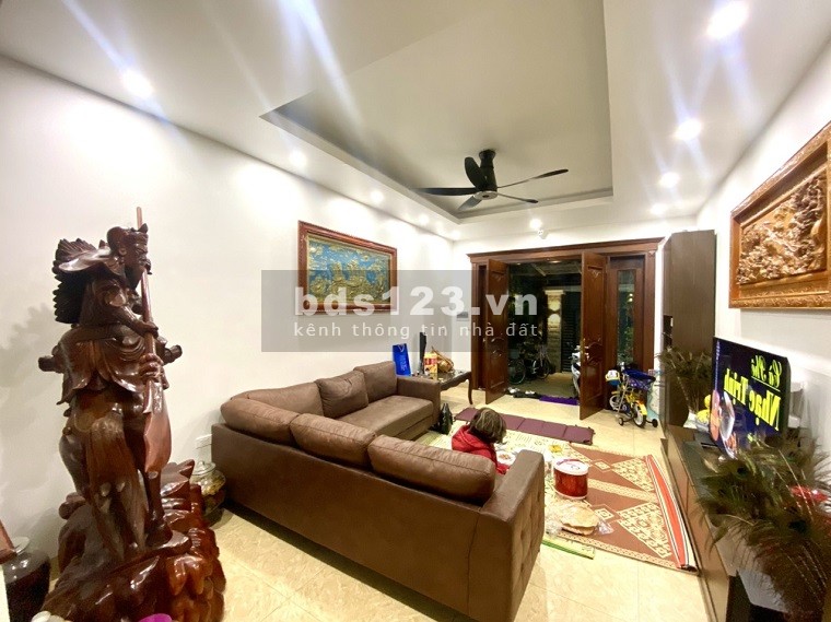  BÁN NHÀ Ở, Phố Nguyễn Văn Cừ, 5 tầng x 43m2, chỉ 3.95 tỷ