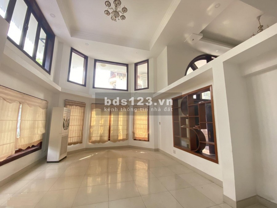 CHO THUÊ VILLA 500M2 TRỆT 3 LẦU 8P,HỒ BƠI SÂN VƯỜN THẢO ĐIỀN QUẬN 2