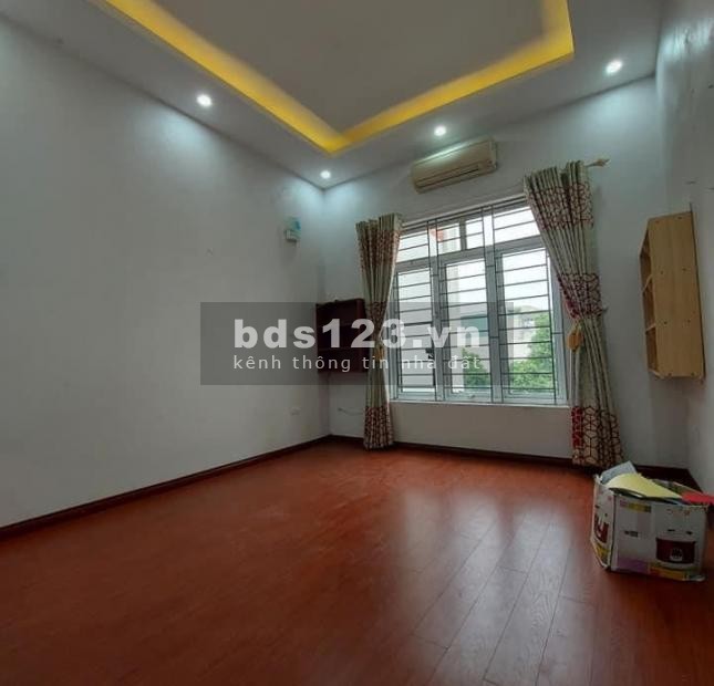Bán nhà view hồ Linh Đàm, nhà đẹp lung linh, mặt tiền rộng 4m, giá 3.2 tỷ