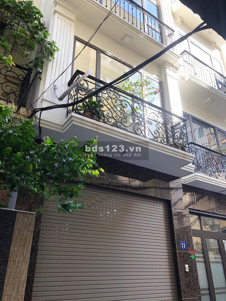 Nhà mới Cầu Giấy, kinh doanh tốt ô tô đỗ cửa, 5 tầng DT 52,3m2 x MT 3,8m, Giá 8,9 tỷ