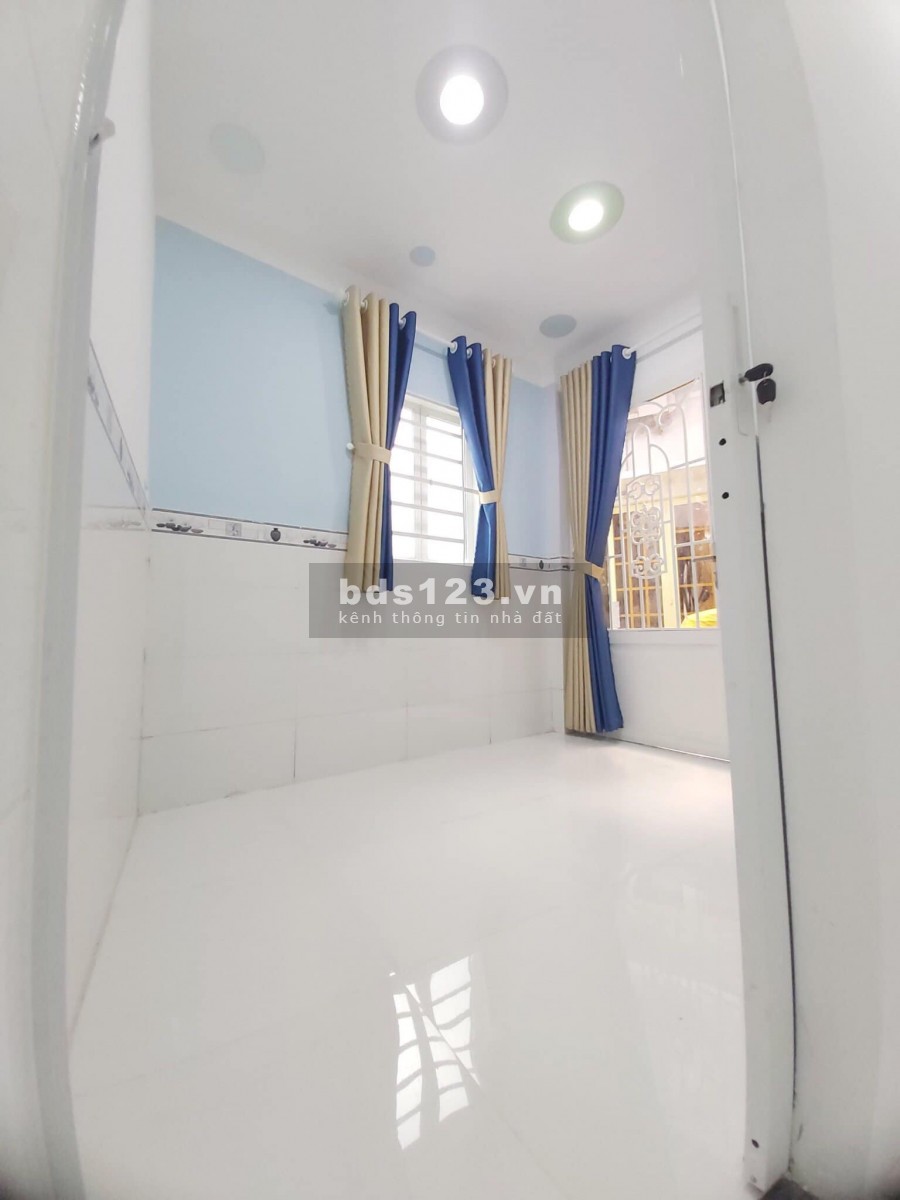 Bán gấp nhà riêng Nguyễn Thần Hiến, P18, Q4. DTSD 70m2, chỉ 2,95tỷ